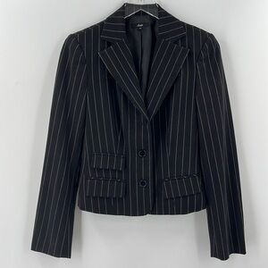 𝅺BLACK Shawl Collar Blazer Crop Length Pinstriped Metallic Shoulder pads Size 8